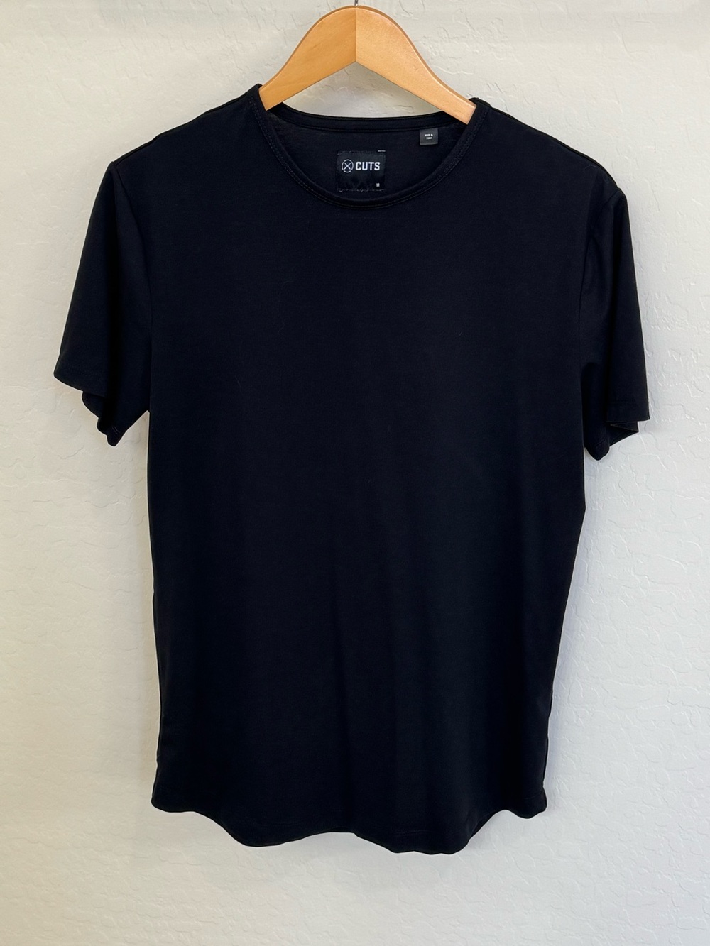 Cuts Clothing Men's AO Curve Hem Tee Black Size Medium (PYCA Pro)